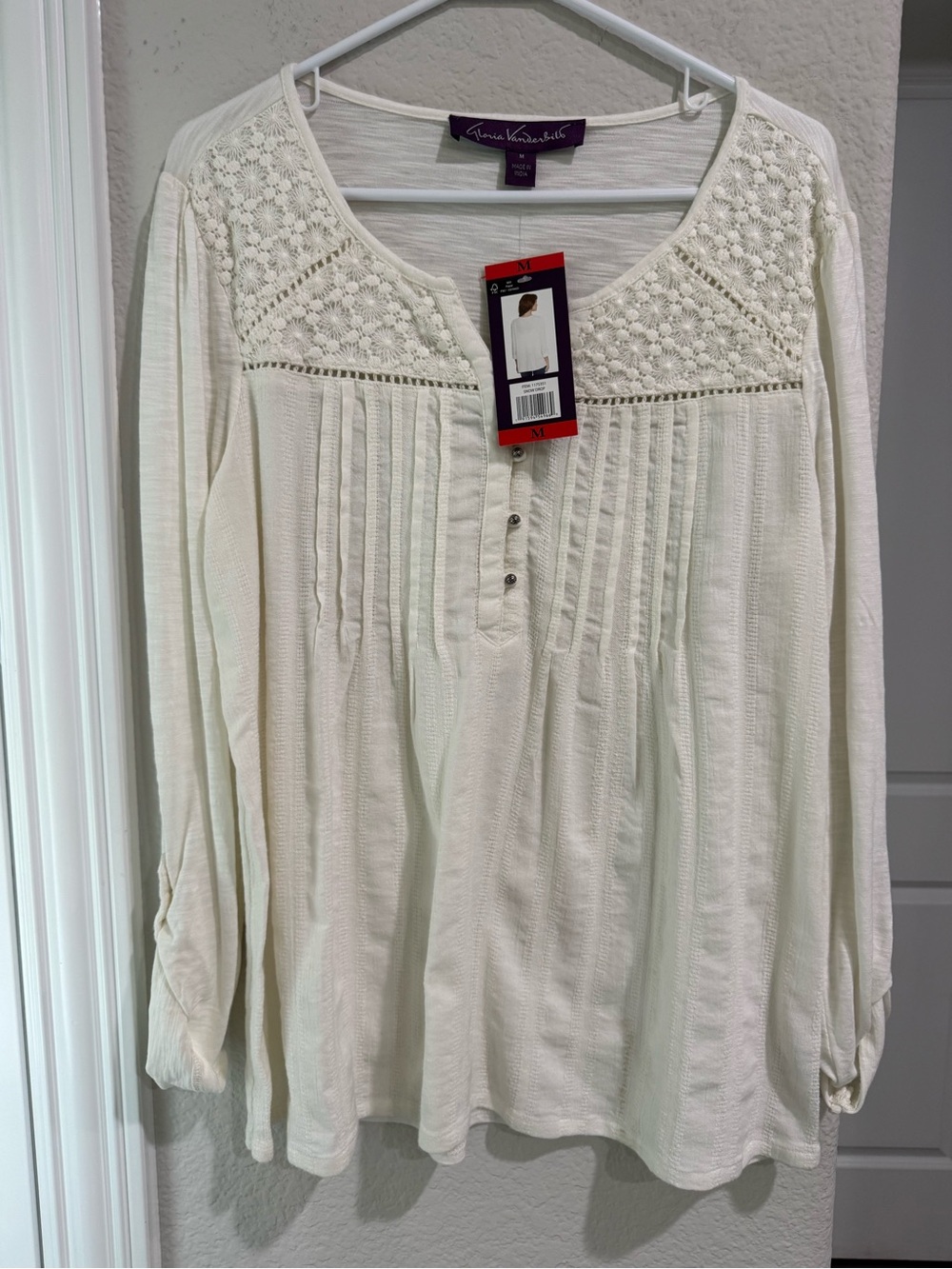 NWT Gloria Vanderbilt Cream Crochet Yoke Pintuck Henley Blouse M